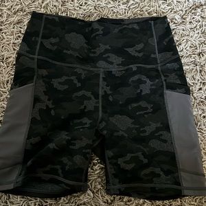 Fabletics women’s biker shorts size medium